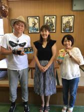 平成28年7月29日　静岡第一テレビ「まるごと」番組内の「久保せいじのちょっといい？」で砂絵が紹介されました。お
二人の作品、かわいいですよね？！